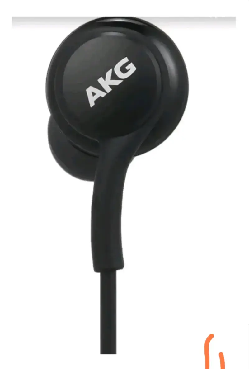 Audífonos AKG con conector USB-C negros - 2