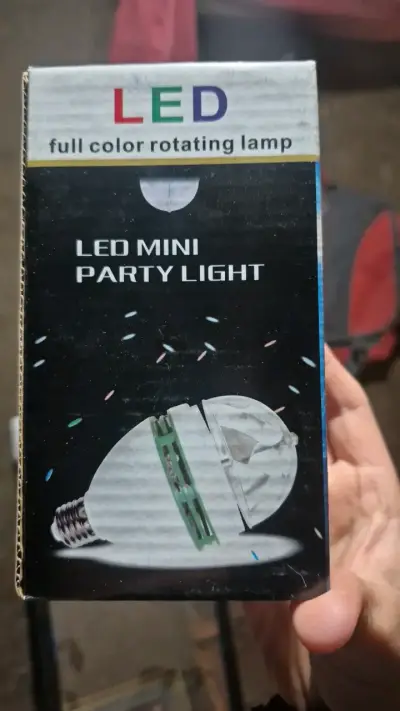Lámpara LED Giratoria de Colores para Fiestas - miniatura 3