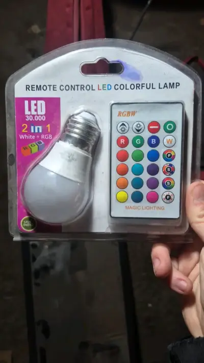Bombilla LED con control remoto RGB - miniatura 1
