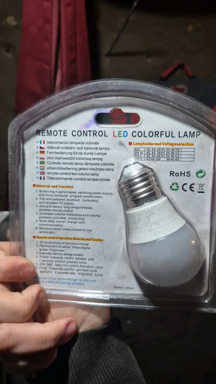 Bombilla LED con control remoto RGB - 2