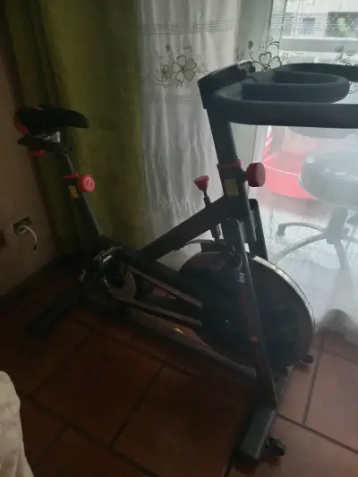 Bicicleta estática de ejercicio para interior - miniatura 2