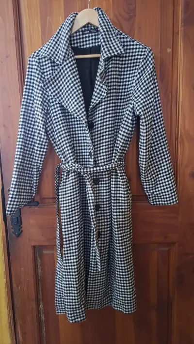 Abrigo de lana Shein con diseño de cuadros - miniatura 1