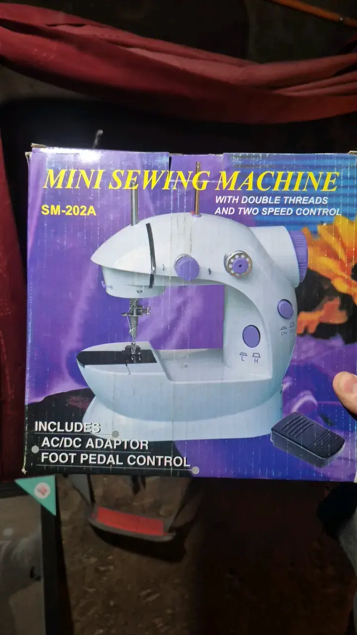 Máquina de Coser Mini SM-202A con Pedal - 1