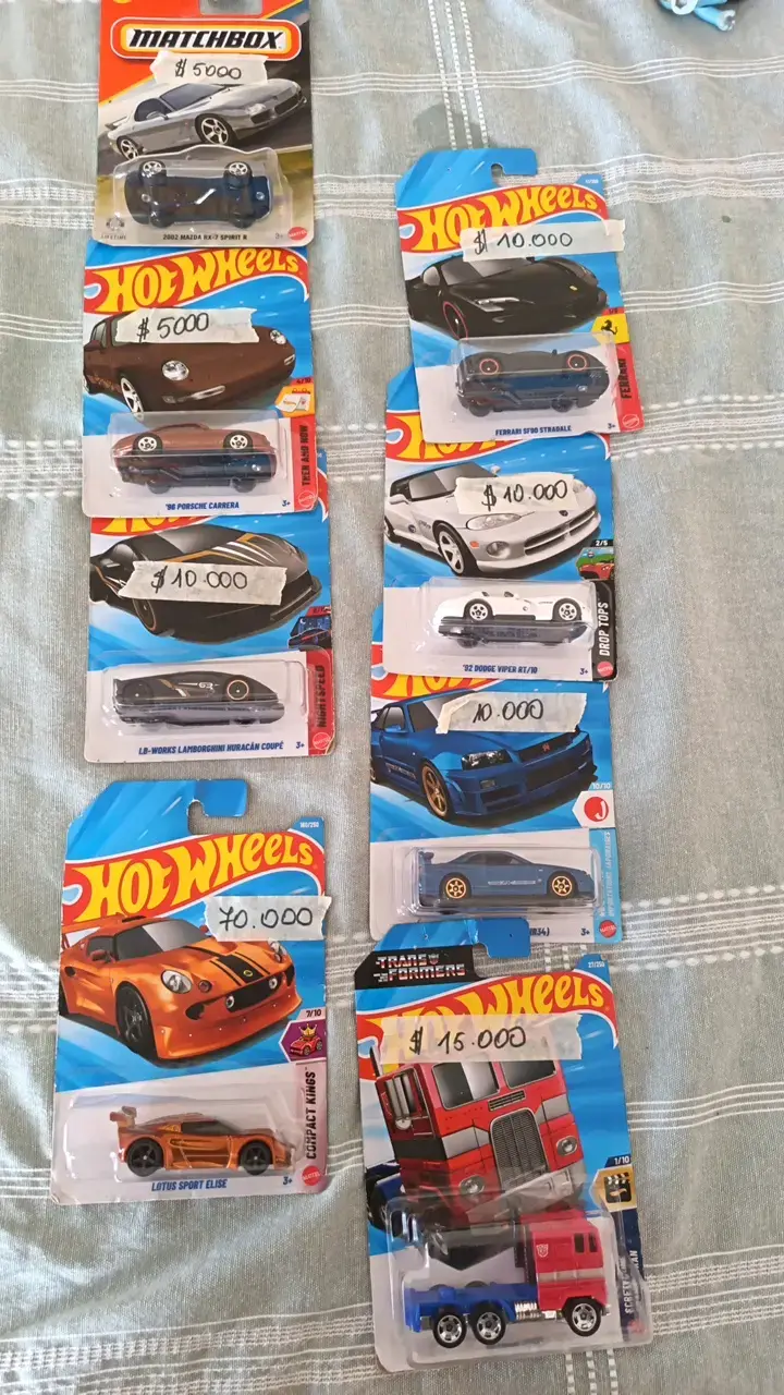 autos Hot Wheels y Matchbox precio por unidad