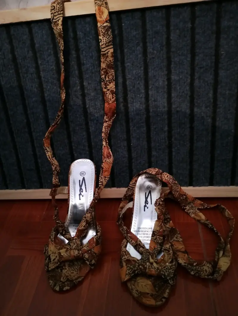 Sandalias de tacón alto con diseño estampado - 2