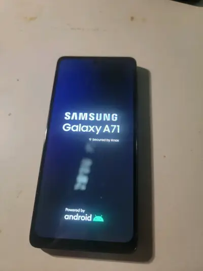 Samsung Galaxy A71 en buen estado - miniatura 1