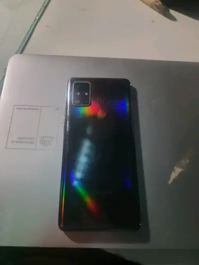 Samsung Galaxy A71 en buen estado - miniatura 5