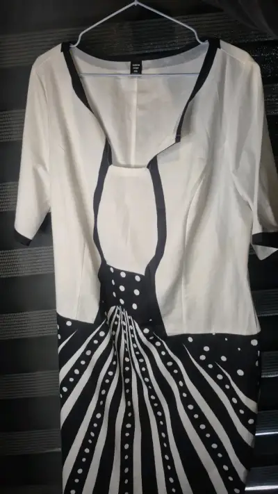 Vestido Shein blanco y negro con diseño geométrico - miniatura 1