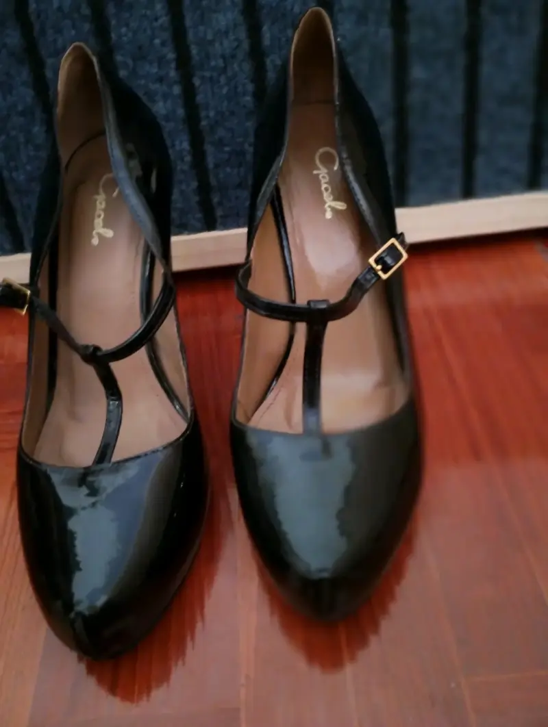 Zapatos de tacón alto negros con correa de charol - 3