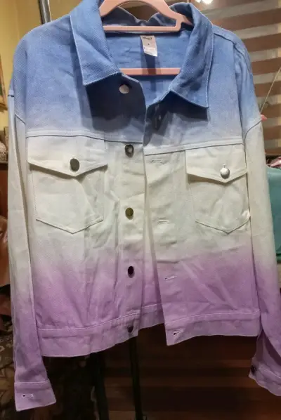 Chaqueta de mezclilla degradada para mujer - miniatura 1