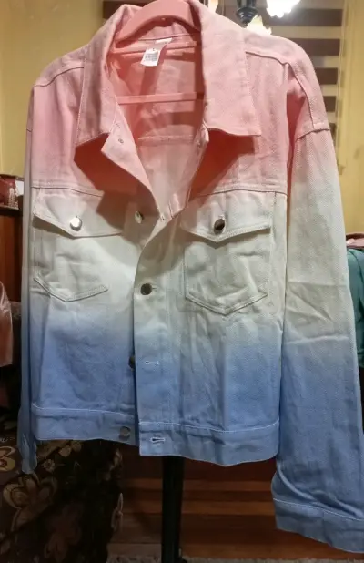 Chaqueta de mezclilla degradada para mujer - miniatura 2