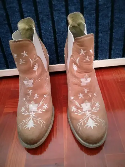 Botines de cuero bordados para mujer - miniatura 1