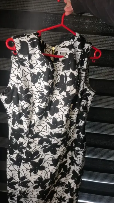 Vestido floral blanco y negro Calvin Klein - miniatura 1