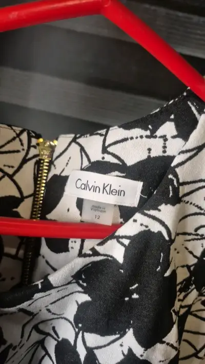 Vestido floral blanco y negro Calvin Klein - miniatura 2