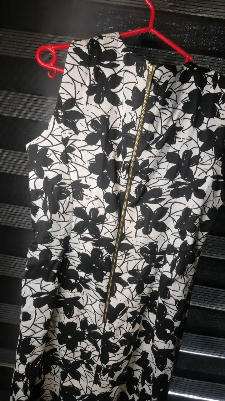 Vestido floral blanco y negro Calvin Klein - 3