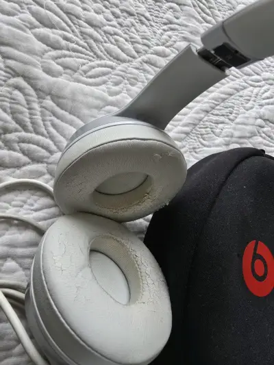Audífonos Beats con desgaste en almohadillas - miniatura 4