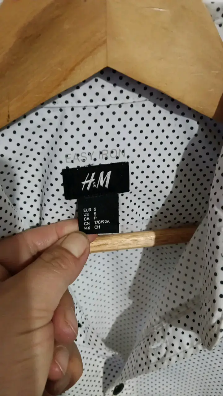 Camisa de hombre H&M blanca con puntos - 2