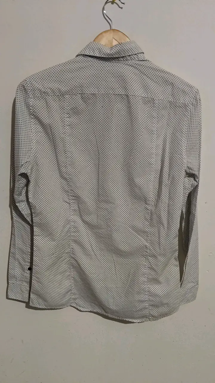 Camisa de hombre H&M blanca con puntos - 3