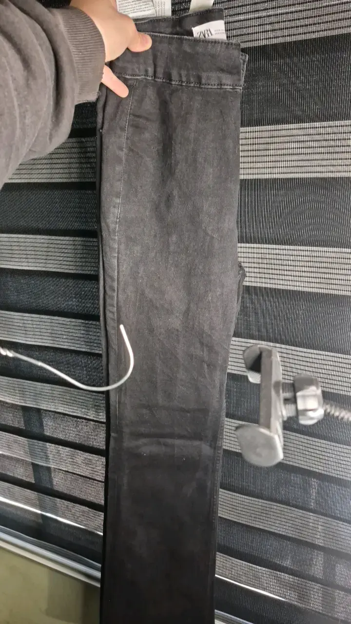 Pantalones negros ajustados Zara para mujer - 1