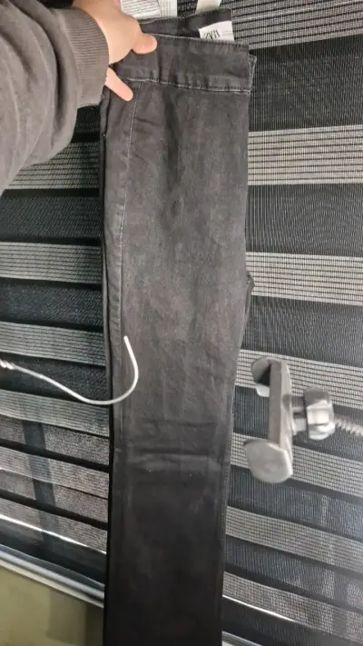 Pantalones negros ajustados Zara para mujer - miniatura 1