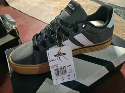 Zapatillas deportivas Adidas azules y negras - miniatura 3