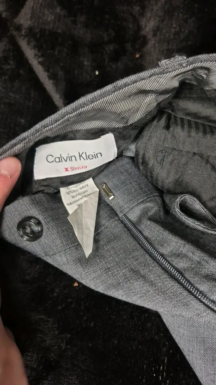 Pantalones de vestir Calvin Klein Slim Fit grises - 2