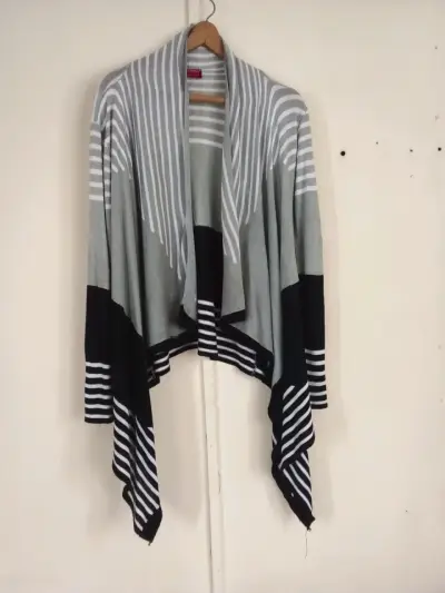 Cárdigan de rayas gris y negro para mujer - miniatura 1
