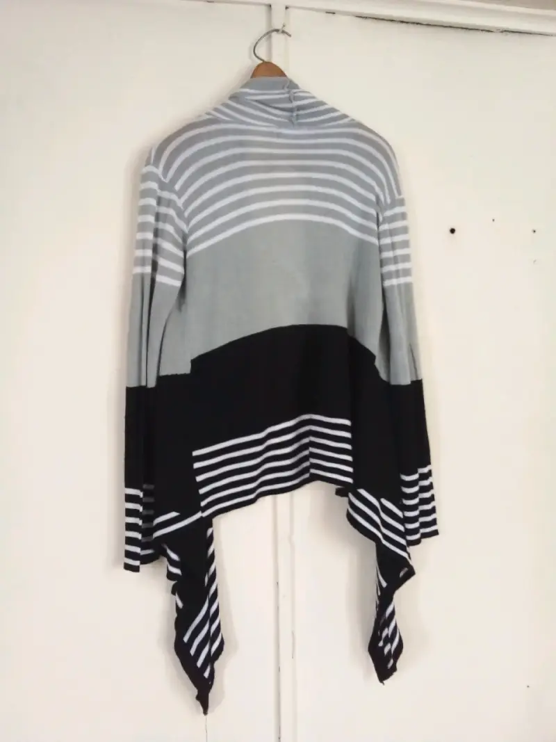 Cárdigan de rayas gris y negro para mujer - 2