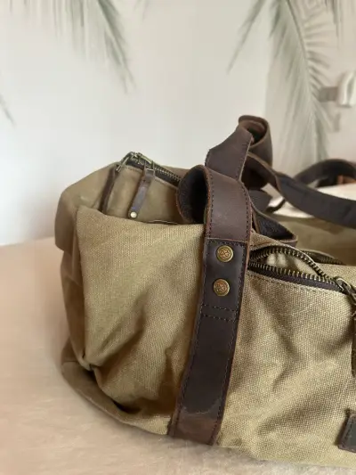 Bolso de lona marrón con detalles de cuero - miniatura 3