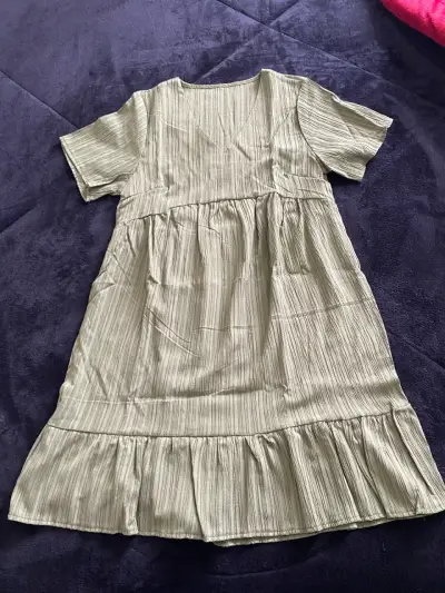 Vestido casual de rayas verde para mujer - miniatura 1