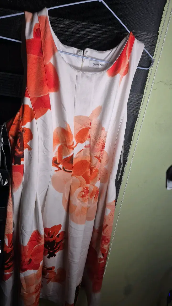 Vestido floral Calvin Klein sin mangas - 1