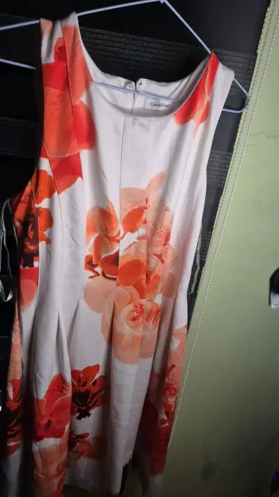 Vestido floral Calvin Klein sin mangas - miniatura 1