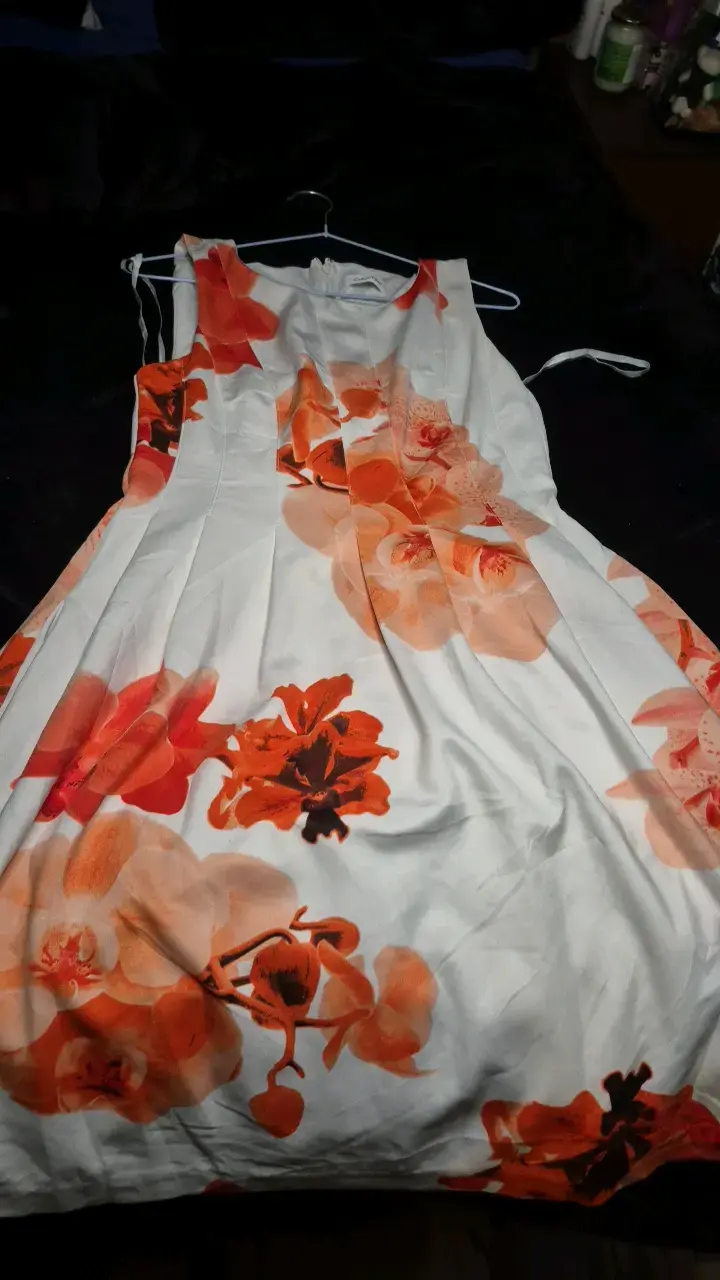 Vestido floral Calvin Klein sin mangas - 4