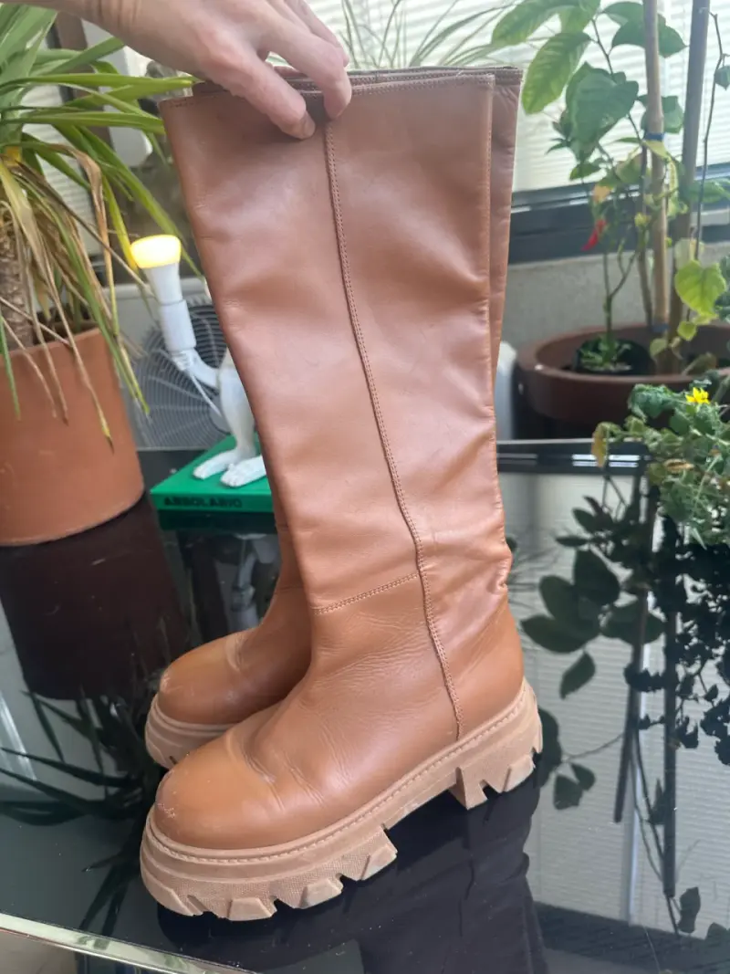 Botas de cuero marrón con suela gruesa - 4