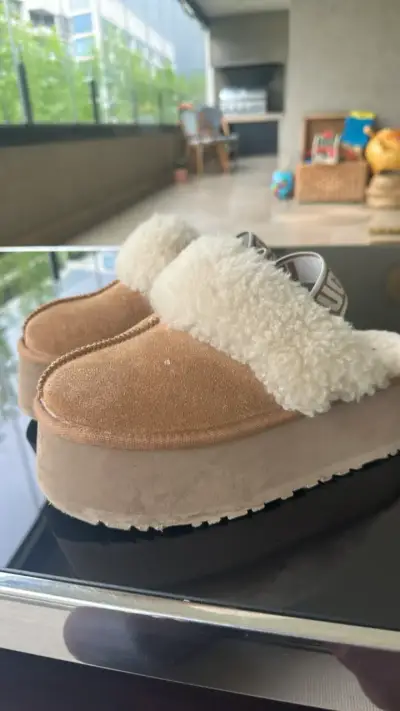 Zapatos  UGG de piel sintética beige - miniatura 1