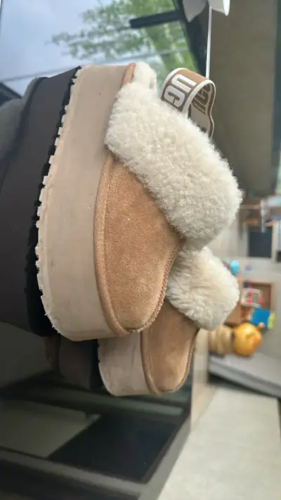 Zapatos  UGG de piel sintética beige - miniatura 2