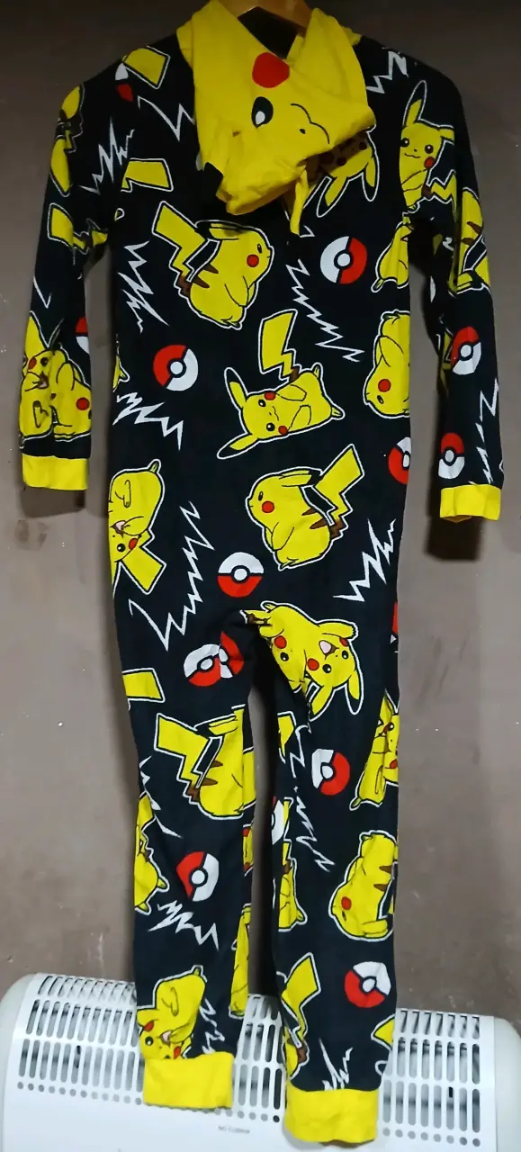 Pijama Entero Pikachu Pokémon  talla 10/12 años - 2