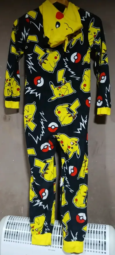 Pijama Entero Pikachu Pokémon  talla 10/12 años - miniatura 2