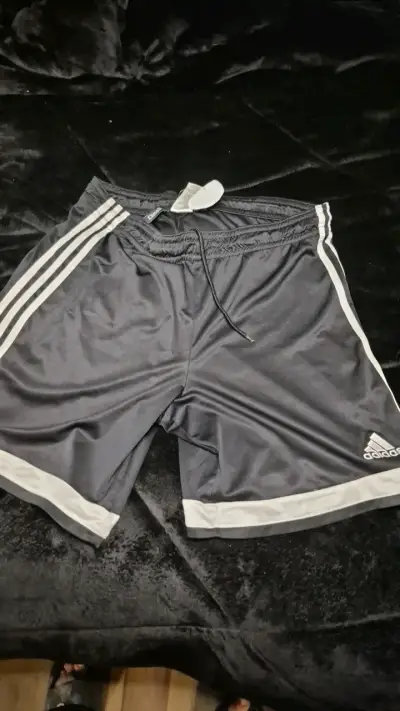 Shorts deportivos Adidas negros con franjas - miniatura 1