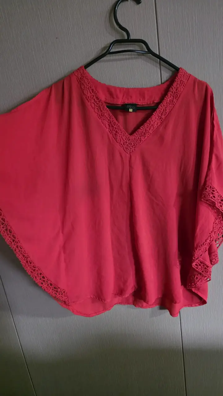 Blusa roja con encaje para mujer talla M - 2