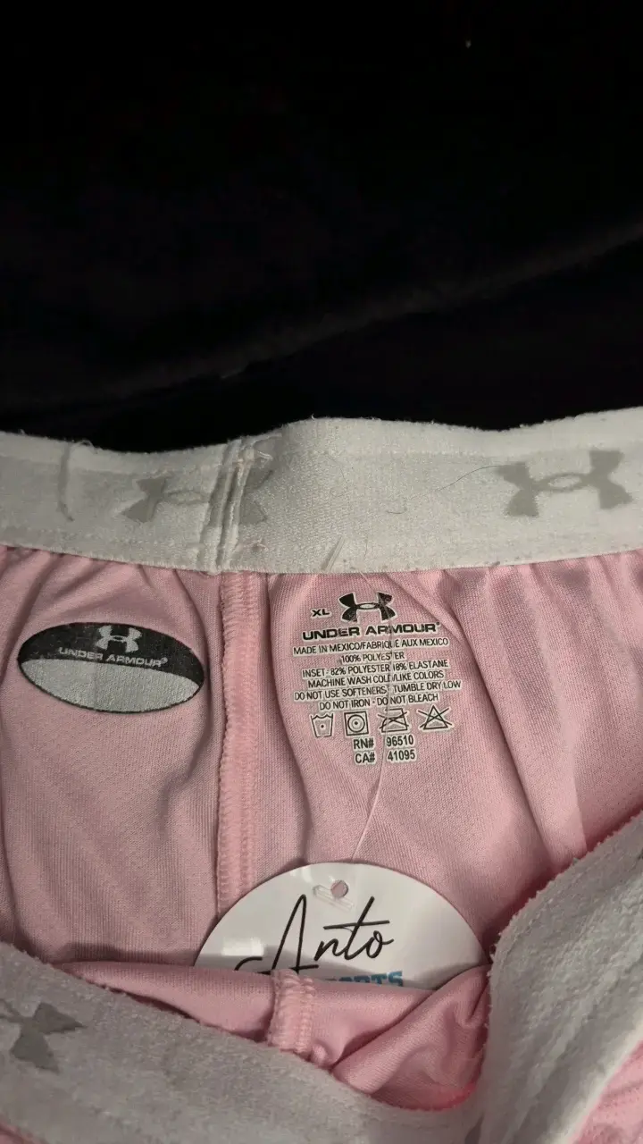 Shorts deportivos rosados Under Armour - 2
