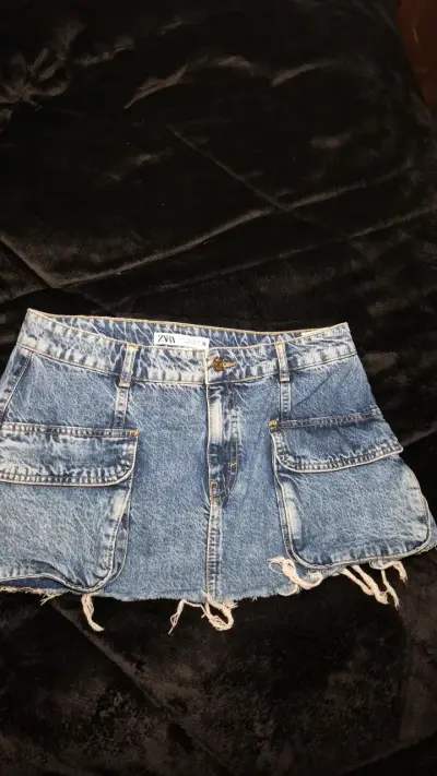Falda de mezclilla corta Zara con bolsillos - miniatura 1
