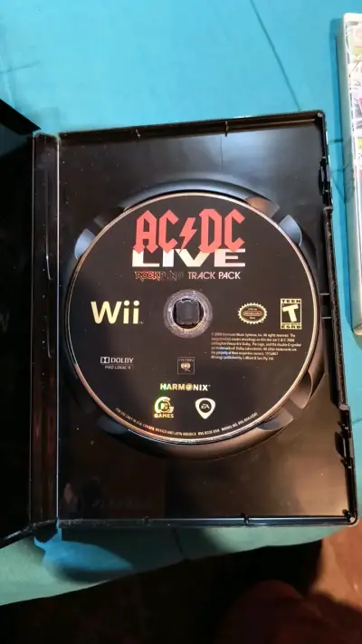 Juegos Wii DJ Hero, PES 2008 y AC/DC Rock Band - miniatura 2