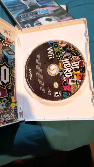 Juegos Wii DJ Hero, PES 2008 y AC/DC Rock Band - miniatura 4