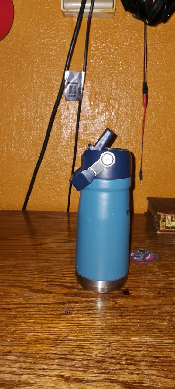 Botella térmica Stanley azul con tapa - 1