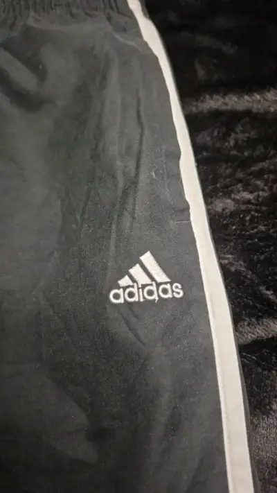 Pantalones deportivos negros Adidas con franjas - miniatura 2