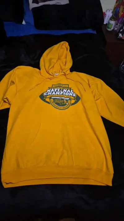 Polerón amarillo con capucha NDSU - miniatura 1