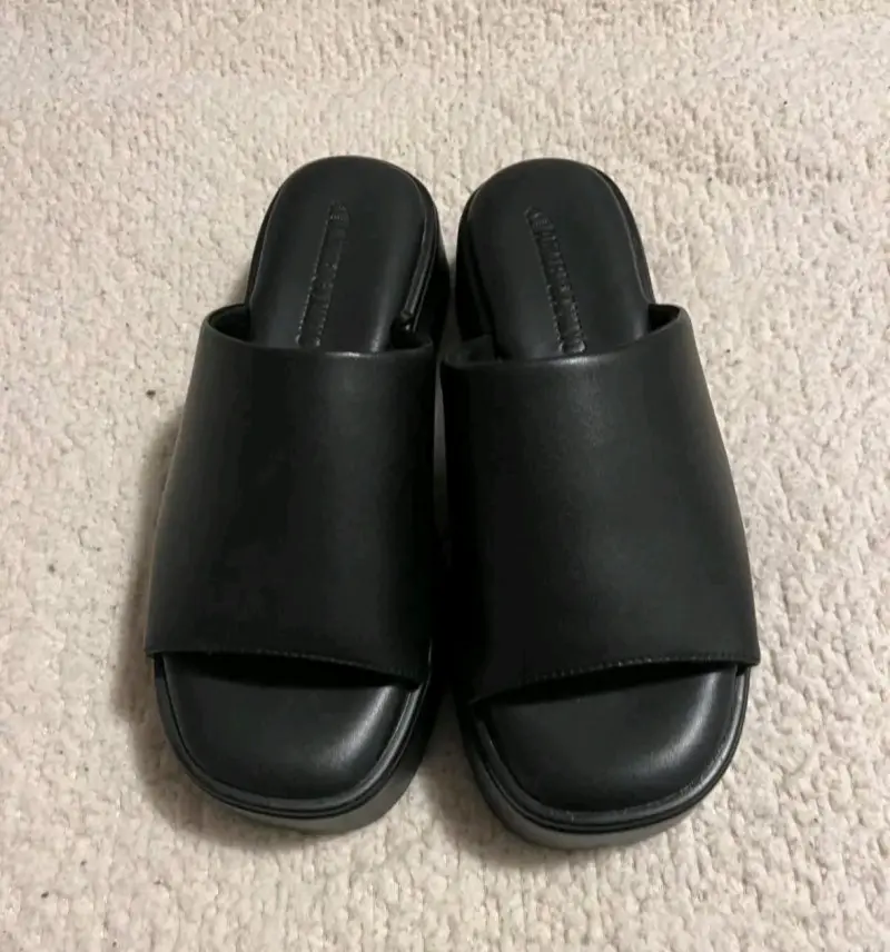 Sandalias negras de cuero sintético unisex - 1