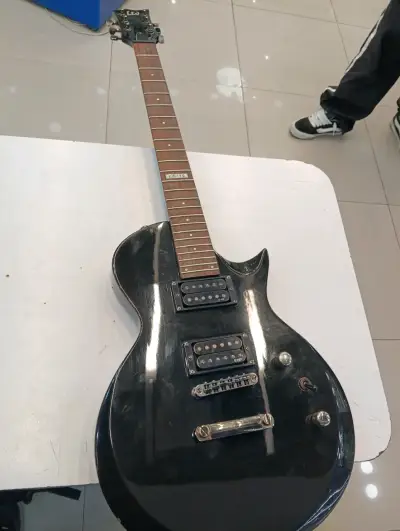 Guitarra eléctrica LTD EC-10 - miniatura 1