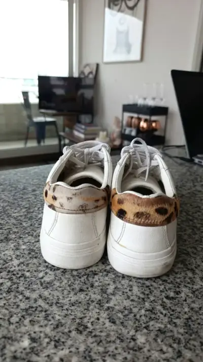 Zapatillas blancas ZARA #39 USADAS - miniatura 3